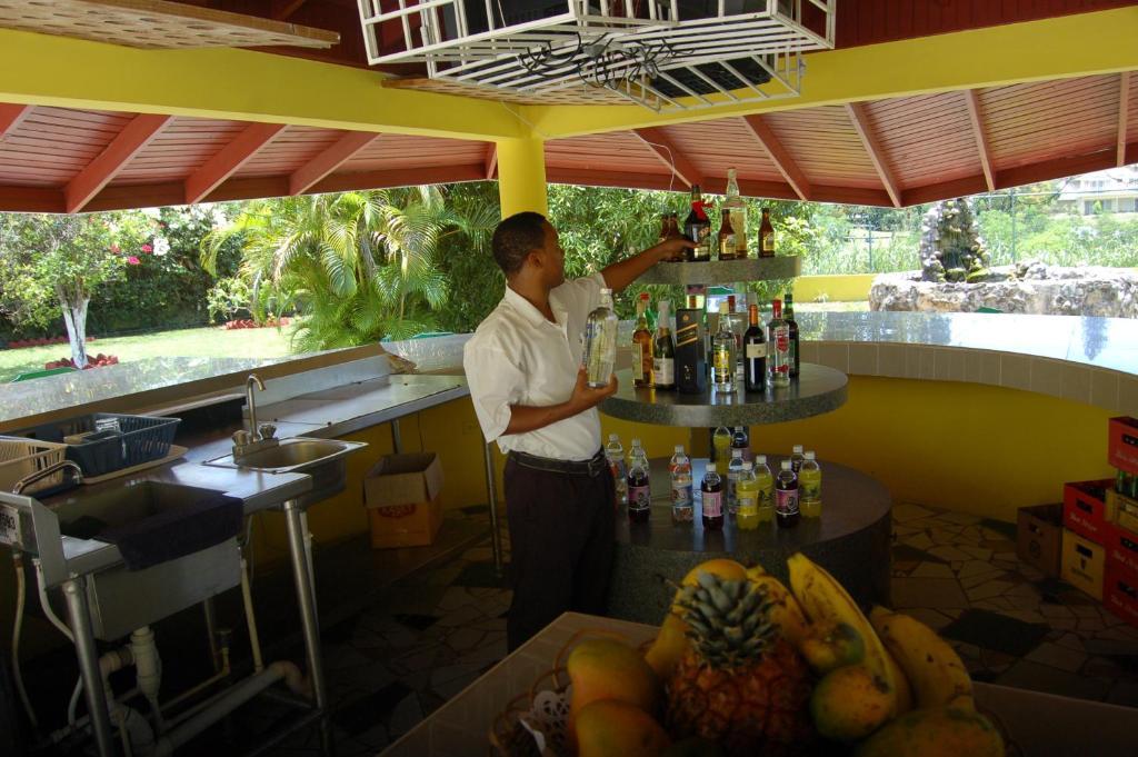 Villa Sonate Runaway Bay Exteriör bild