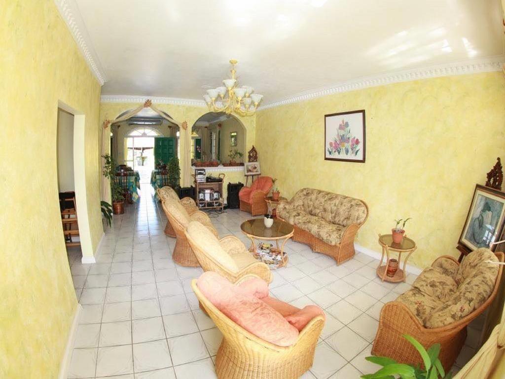 Villa Sonate Runaway Bay Exteriör bild