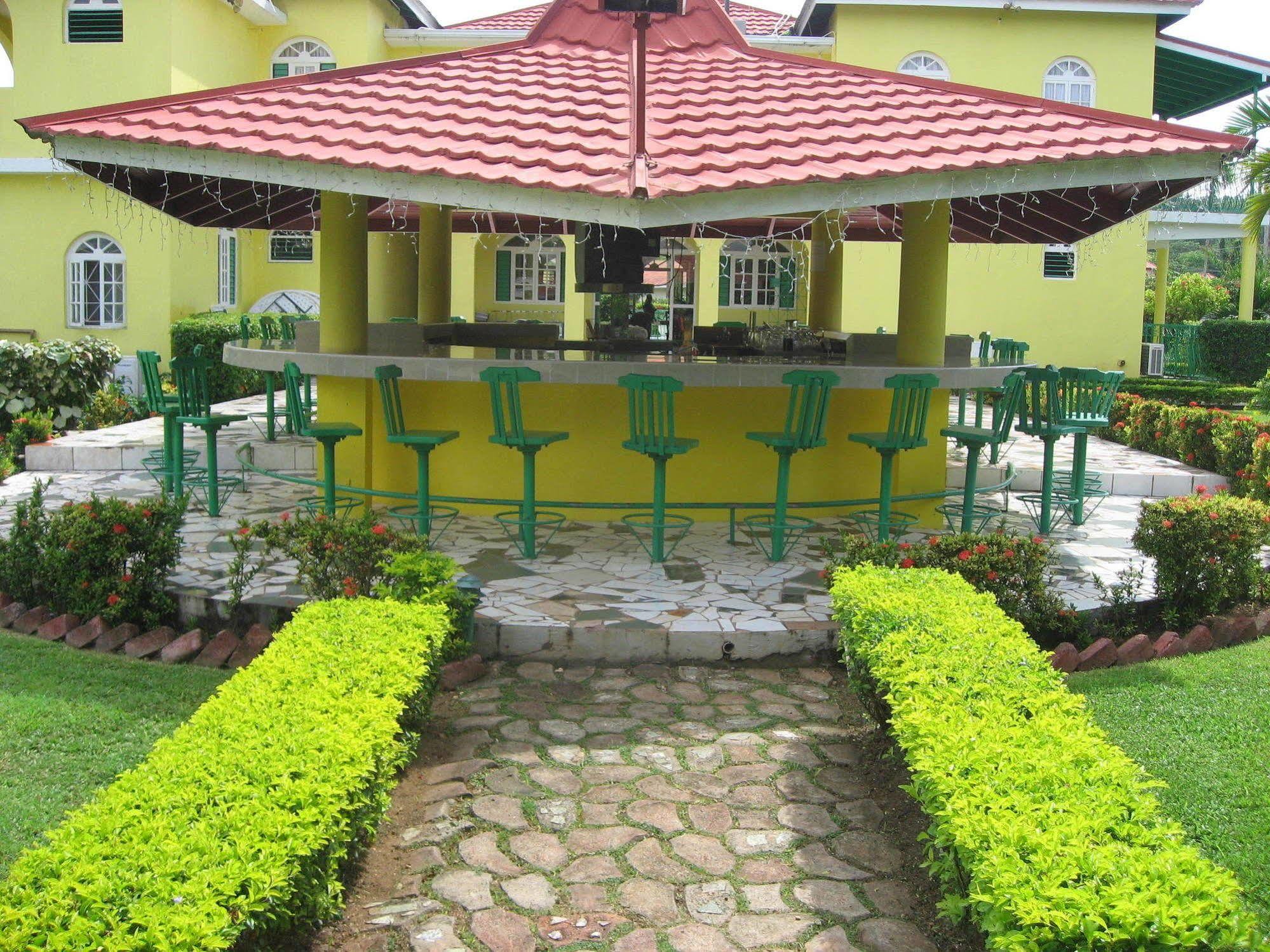 Villa Sonate Runaway Bay Exteriör bild
