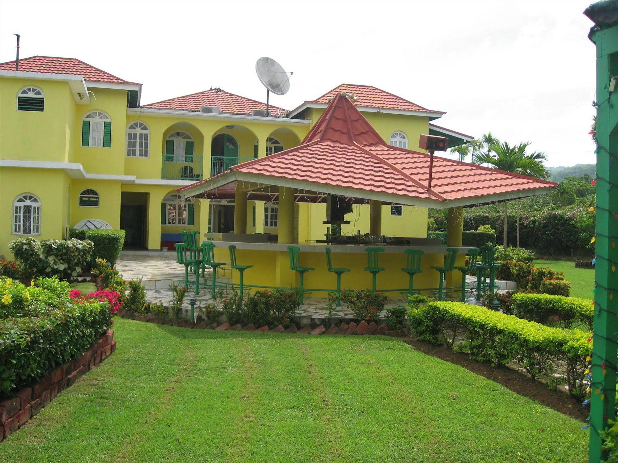 Villa Sonate Runaway Bay Exteriör bild
